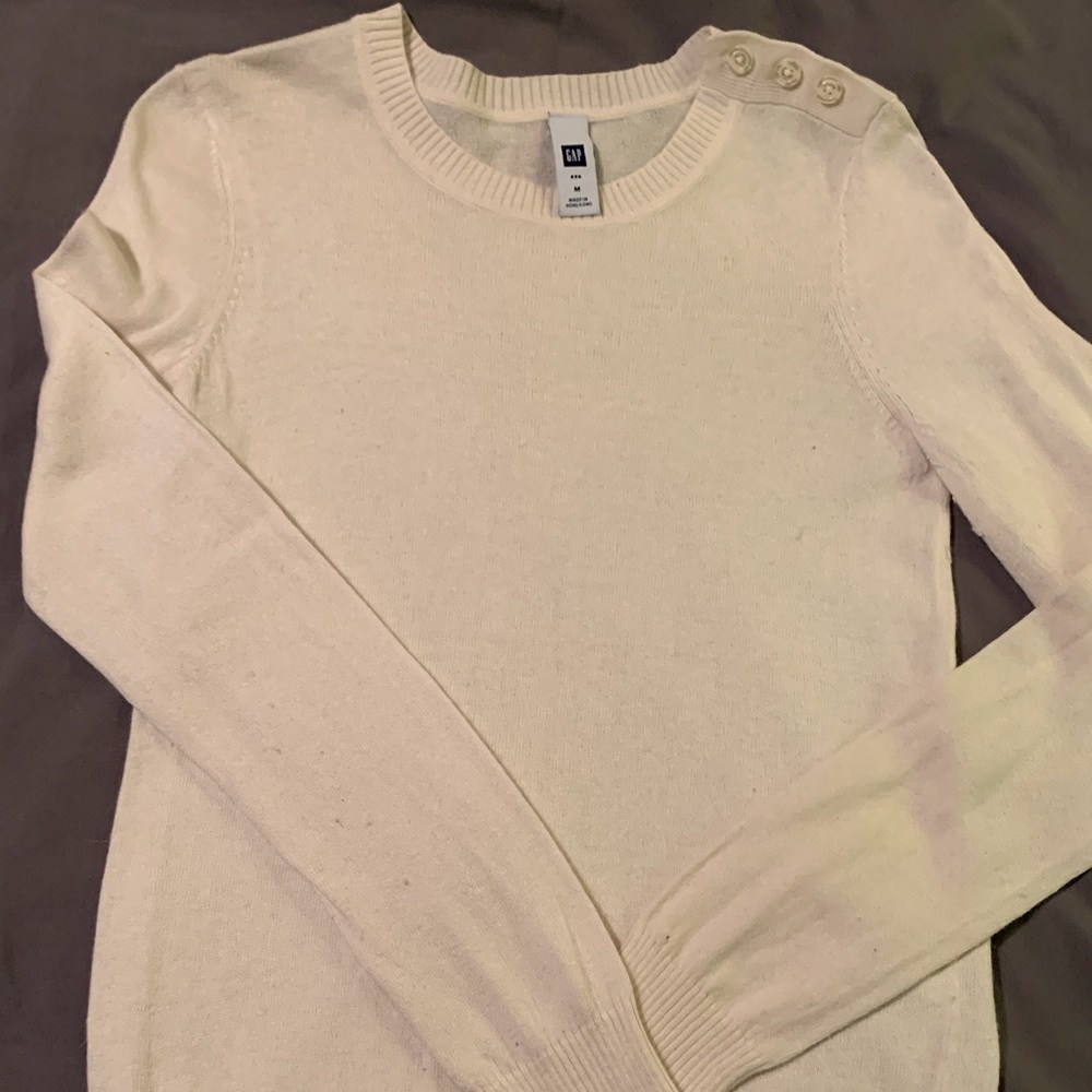 Gap sweater